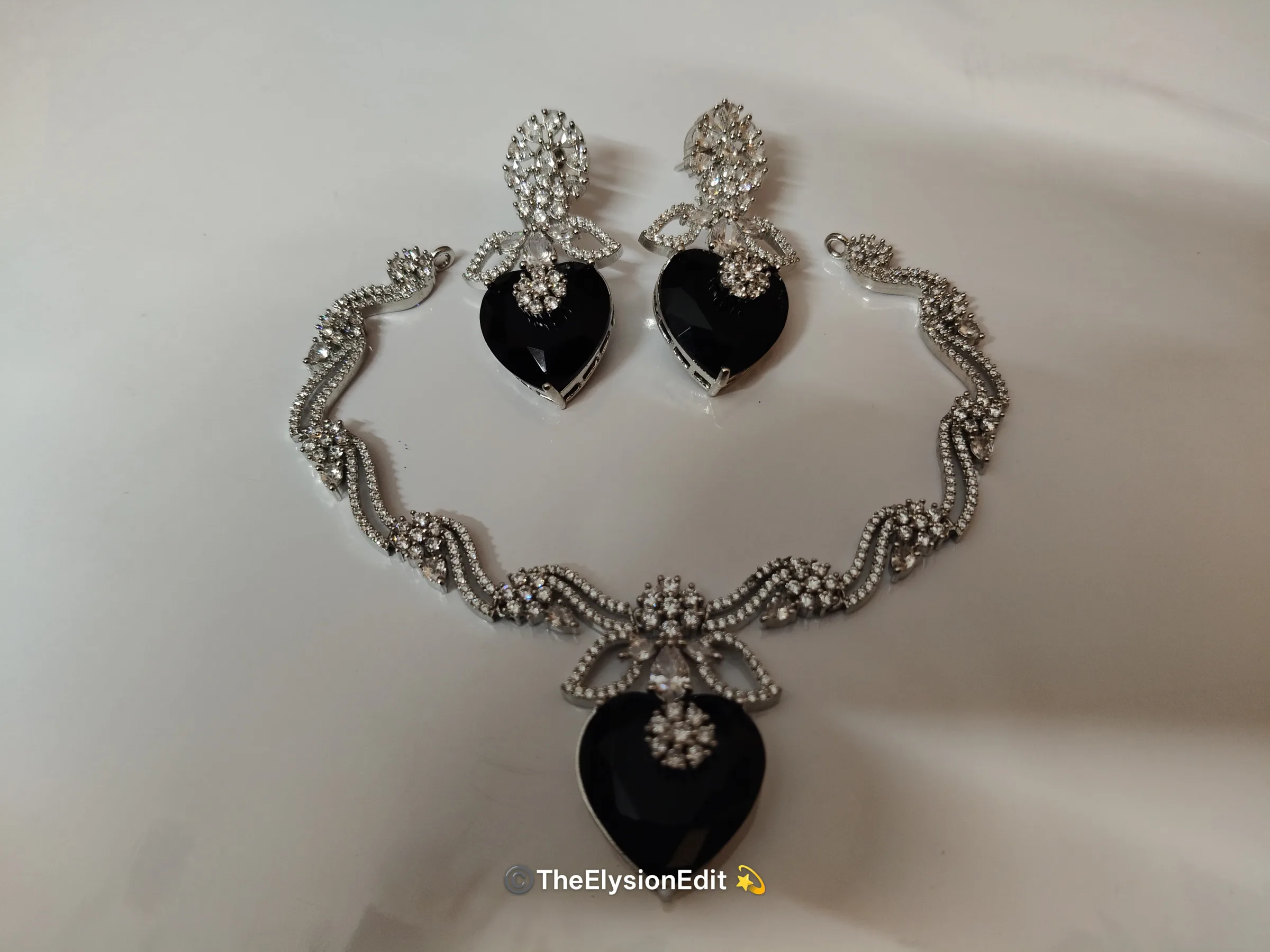 Dil Onyx Heart Necklace Set — The Elysion Edit