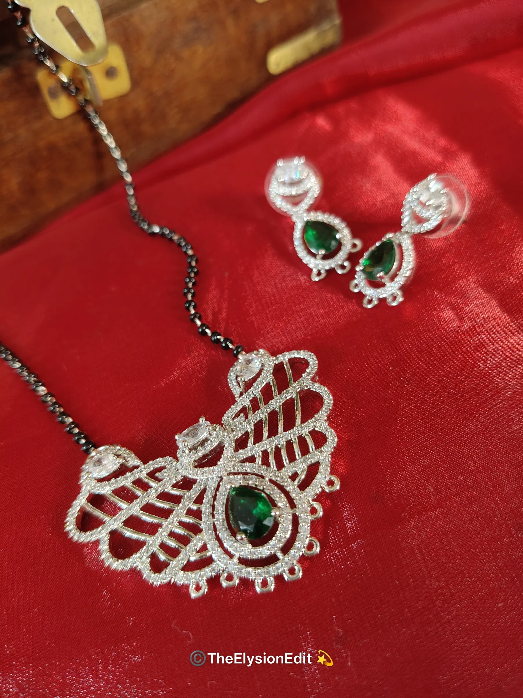 Shubh Emerald Mangalsutra — The Elysion Edit